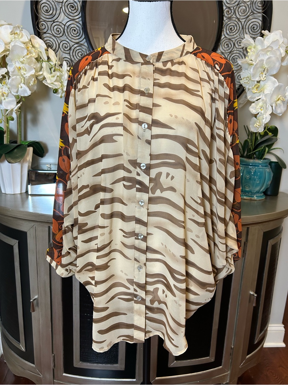 Very Volatile Beige and Brown Animal-Print Button Front dolman sleeve Women'Top